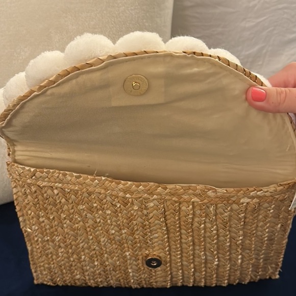 FUN POM POM 💼 perfect for summer! You will adore it!